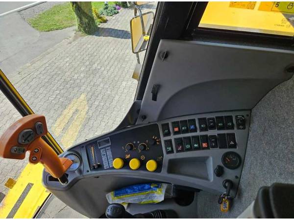 Комбайн New Holland TC5070 (2008)