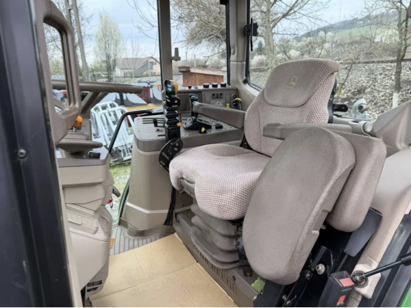 Трактор John Deere 6125M (2015)