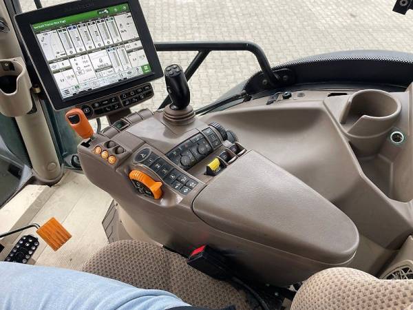 Трактор John Deere 6215R (2015)
