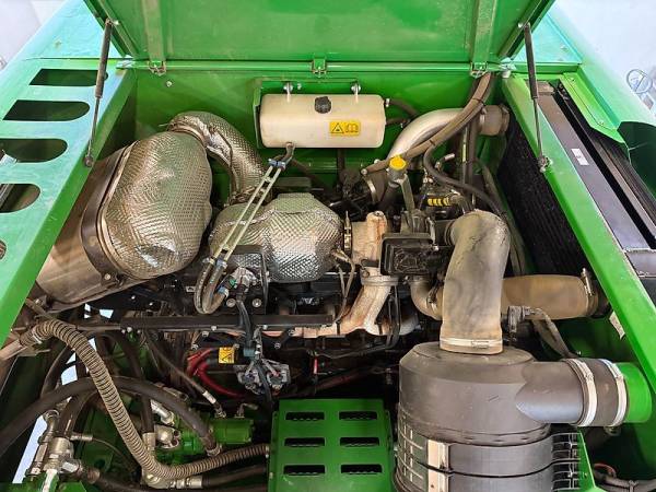 Комбайн John Deere W330 (2019)