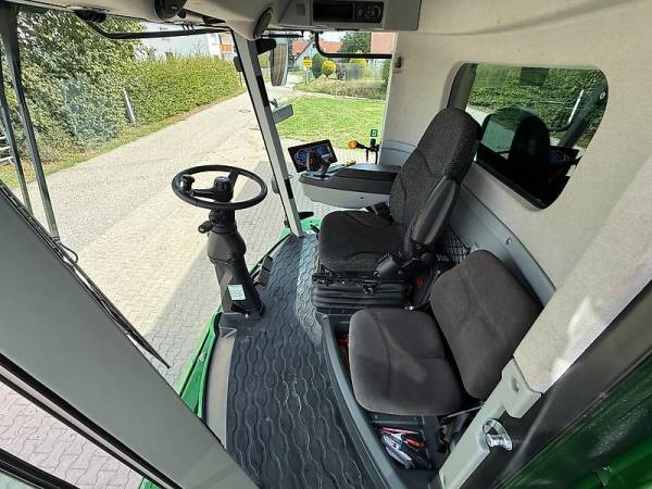 Комбайн John Deere W330 (2019)