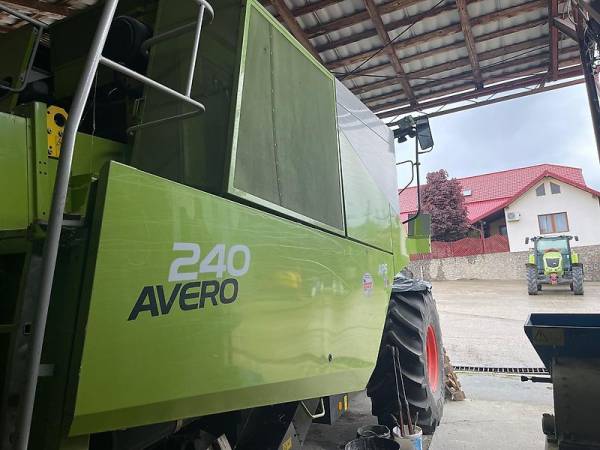 Комбайн Claas Avero 240 (2010)