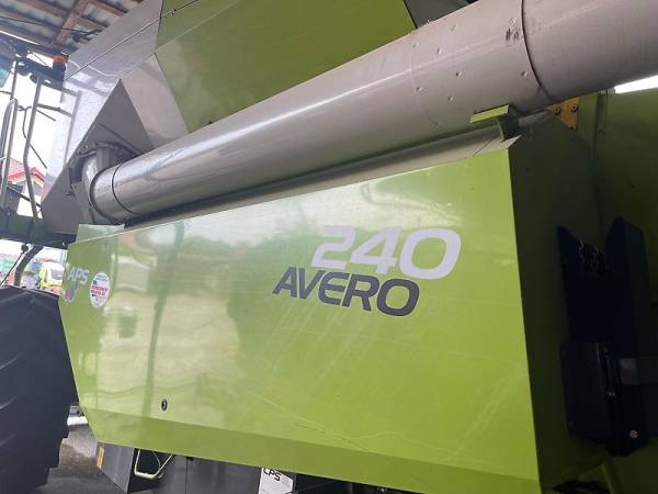 Комбайн Claas Avero 240 (2010)