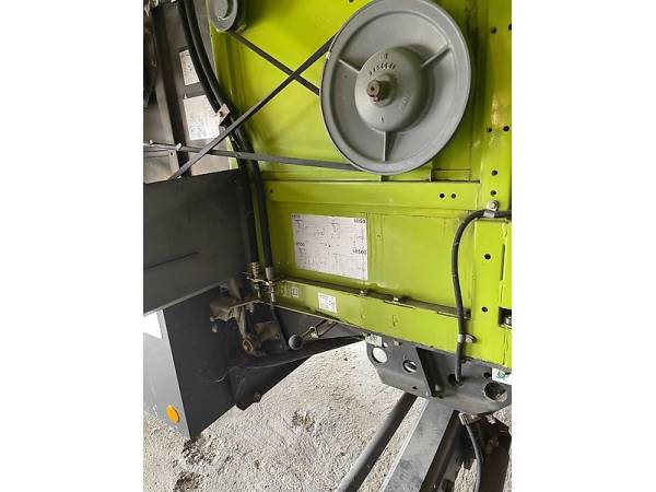 Комбайн Claas Avero 240 (2010)