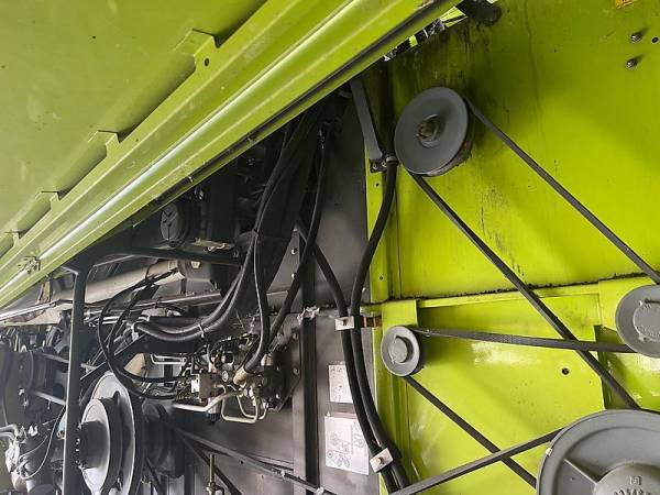 Комбайн Claas Avero 240 (2010)