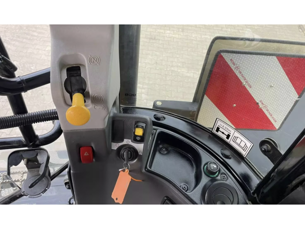 Трактор JCB Fastrac 8330 (2021)