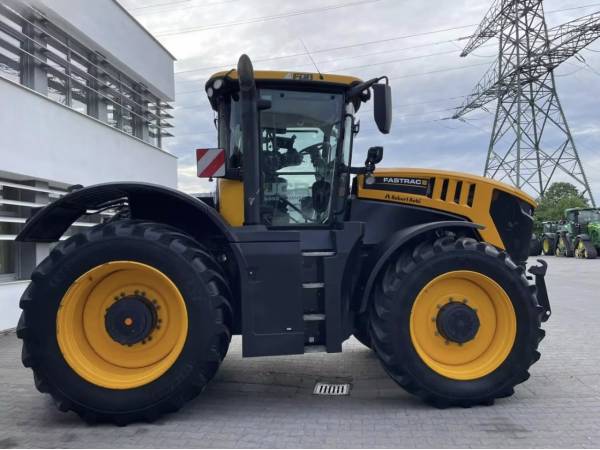 Трактор JCB Fastrac 8330 (2021)