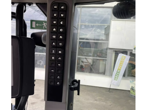 Трактор JCB Fastrac 8330 (2021)