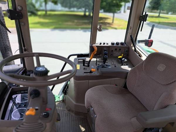 Трактор John Deere 6150M (2013)