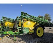 Причіпний обприскувач John Deere M740