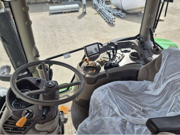 Трактор John Deere 6210R (2014)