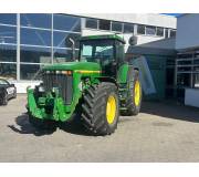 Трактор John Deere 8200