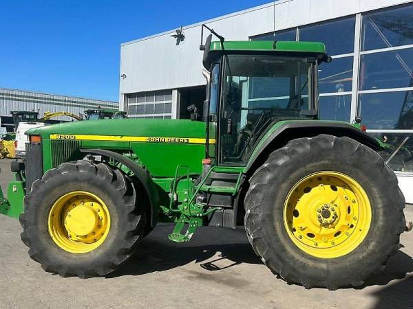 Трактор John Deere 8200 (1999)