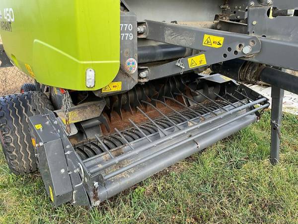 Прес-підбирач Claas Variant 450 (2019)