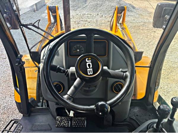 Экскаватор-погрузчик JCB 3CX (2019)