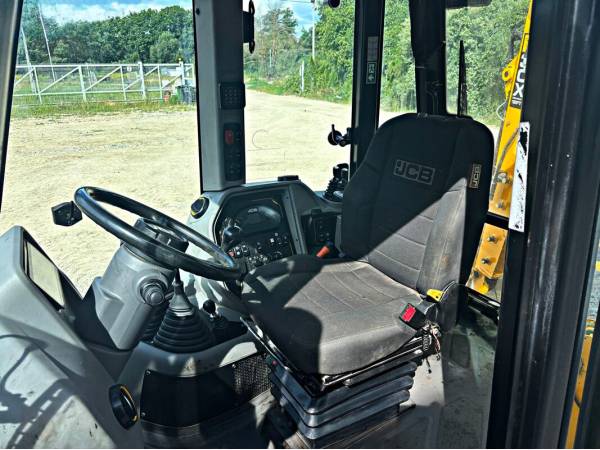 Экскаватор-погрузчик JCB 3CX (2019)