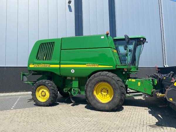 Комбайн John Deere 9880 STS (2004)