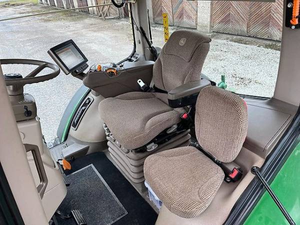 Трактор John Deere 8320R (2015)