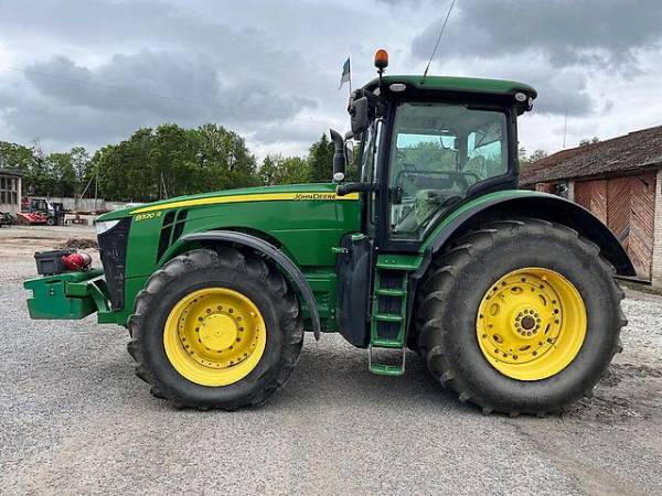 Трактор John Deere 8320R (2015)