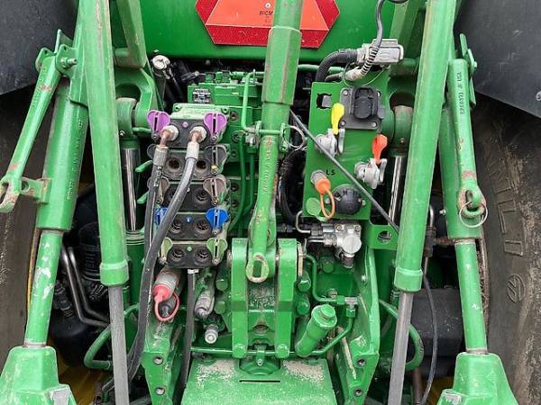 Трактор John Deere 8320R (2015)