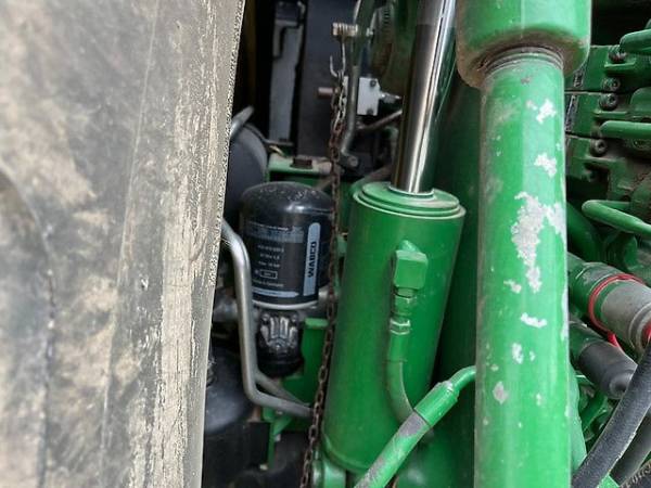 Трактор John Deere 8320R (2015)