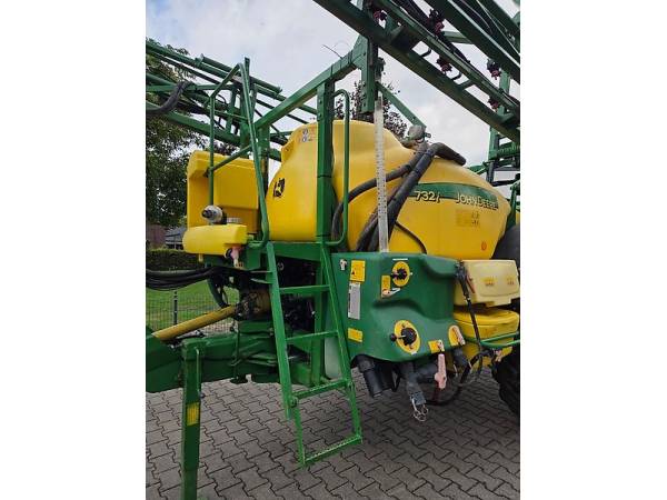 Причіпний обприскувач John Deere 732i (2010)