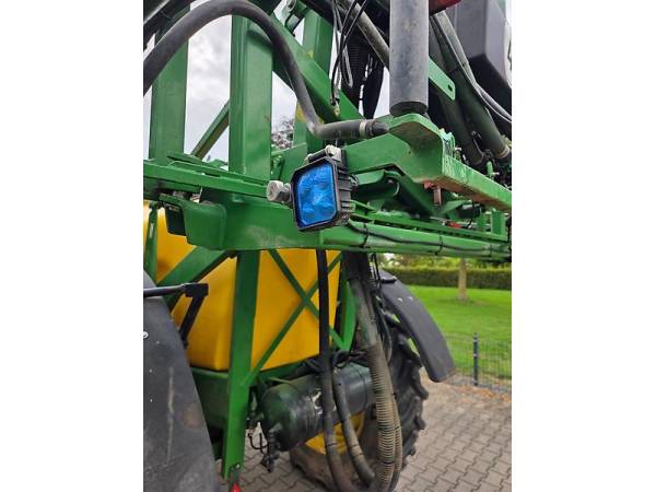 Причіпний обприскувач John Deere 732i (2010)