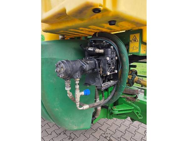 Причіпний обприскувач John Deere 732i (2010)