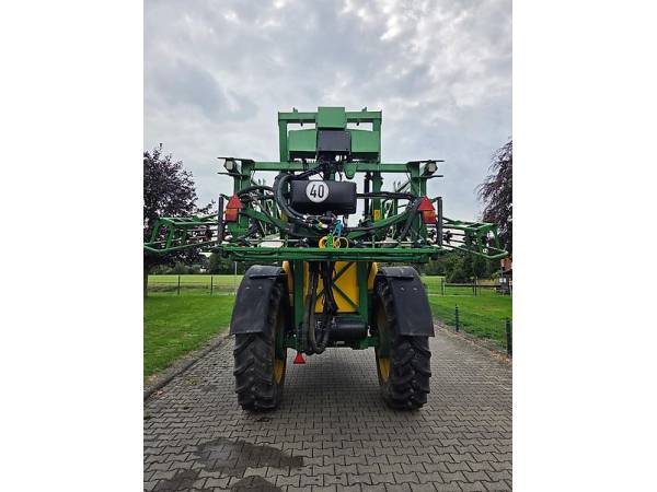 Причіпний обприскувач John Deere 732i (2010)