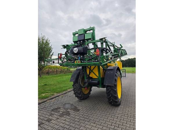 Причіпний обприскувач John Deere 732i (2010)