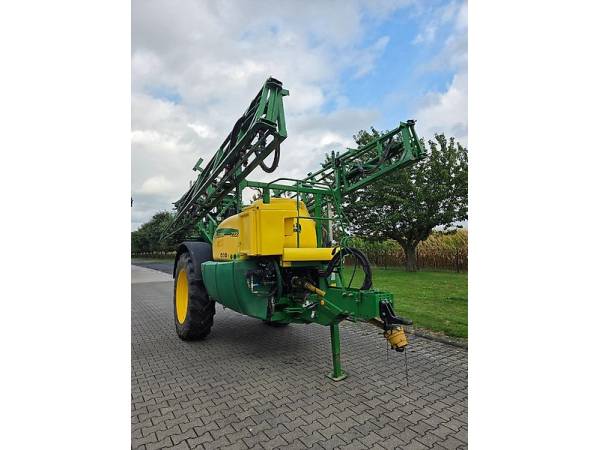 Причіпний обприскувач John Deere 732i (2010)
