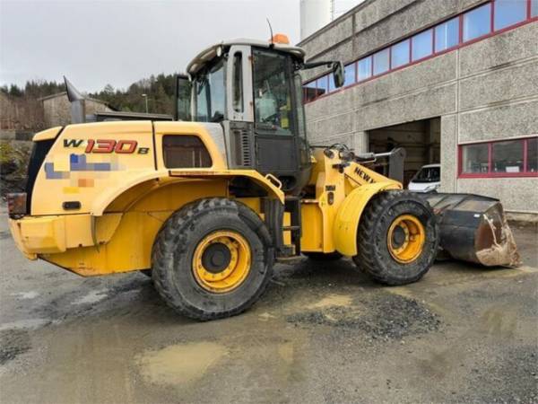 Фронтальний навантажувач New Holland W130B (2011)