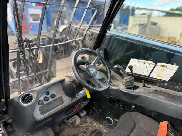 Навантажувач JCB 520-40 (2016)
