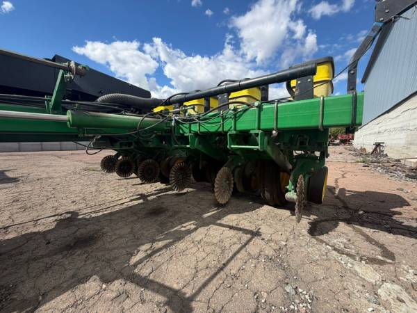 Сеялка John Deere 7200