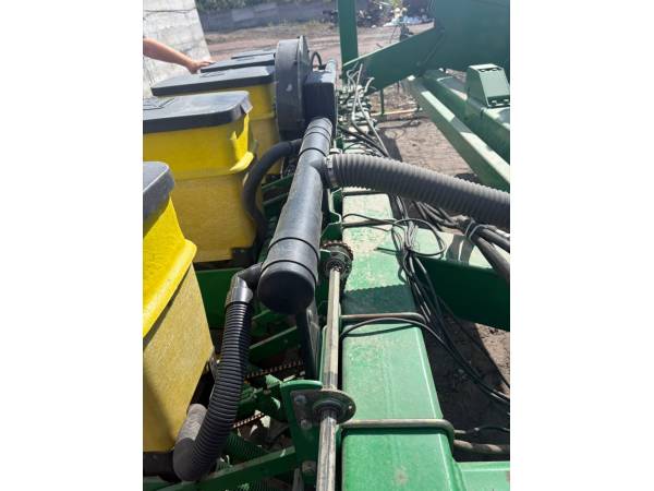 Сеялка John Deere 7200