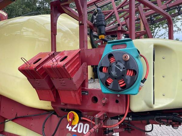 Причіпний обприскувач Hardi Commander 4200 (2002)