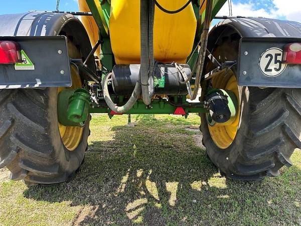 Причіпний обприскувач John Deere 840 (2001)