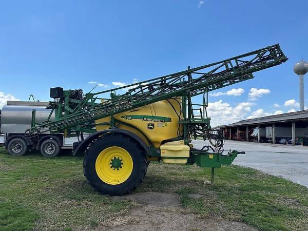 Причіпний обприскувач John Deere 840 (2001)