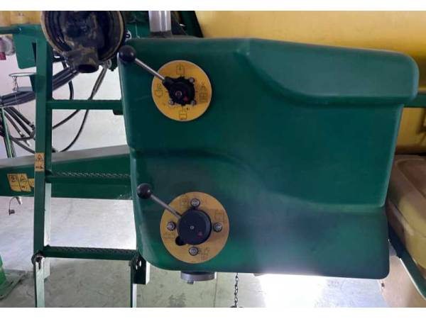 Причіпний обприскувач John Deere 732 (2008)
