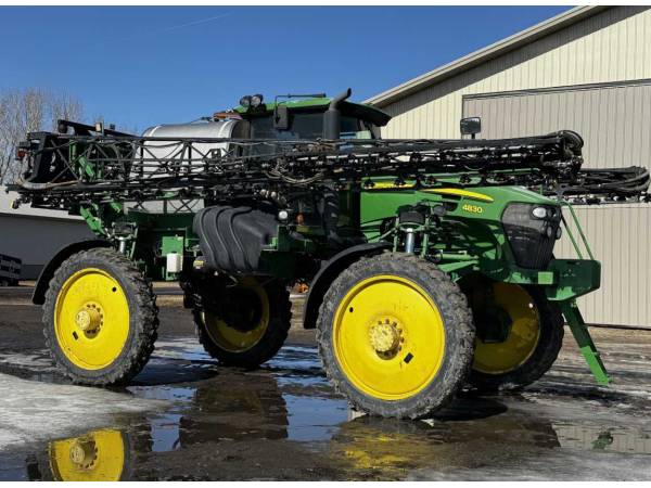 Самохідний обприскувач John Deere 4830 (2011)