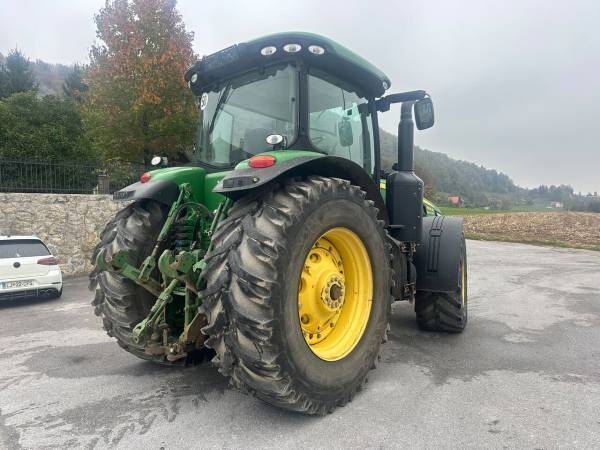 Трактор John Deere 8335R (2013)