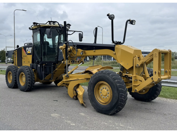 Грейдер Caterpillar 140M (2010)