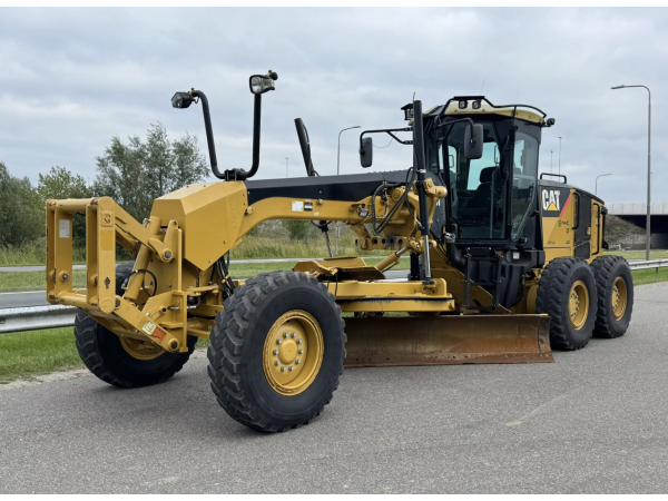 Грейдер Caterpillar 140M (2010)