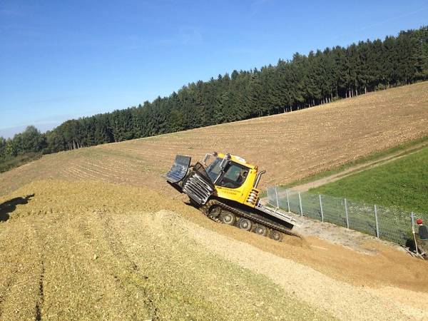 Ратрак Kassbohrer PistenBully PB 300 (2001)