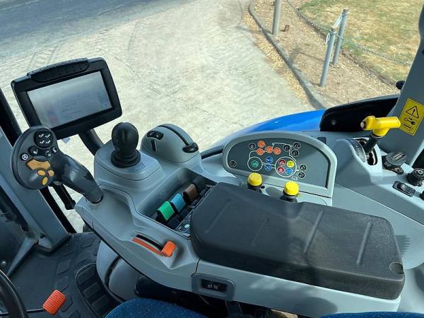 Трактор New Holland T6080 PC (2010)