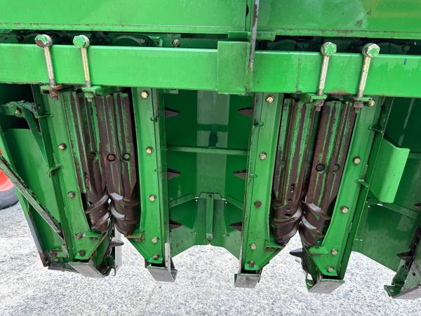 Жатка кукурузная John Deere 670 6-ти рядная