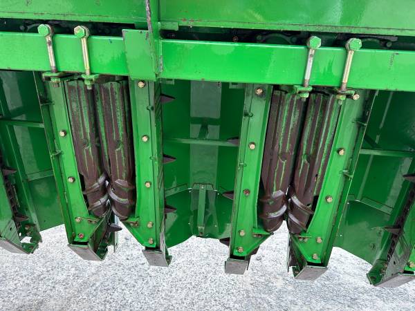 Жатка кукурузная John Deere 670 6-ти рядная
