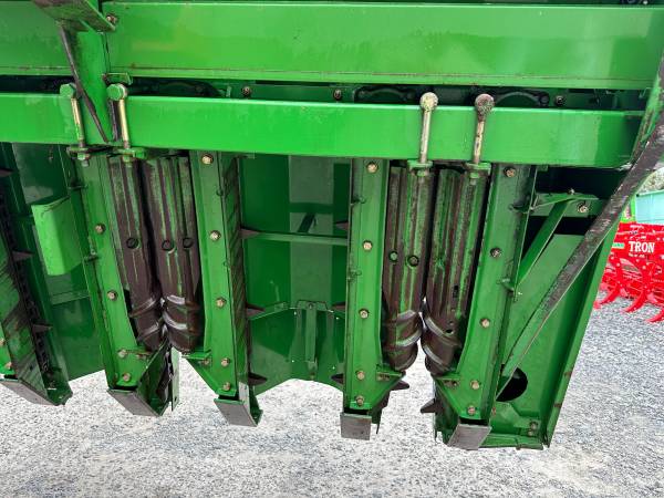 Жатка кукурузная John Deere 670 6-ти рядная