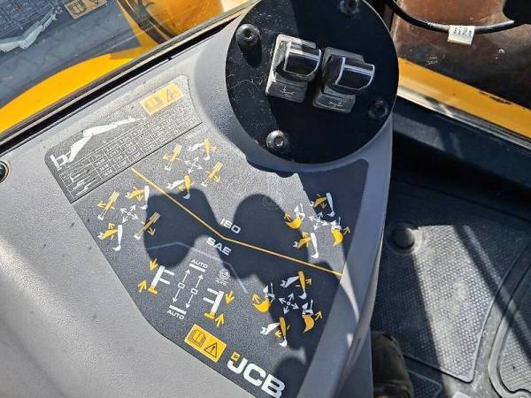 Екскаватор-навантажувач JCB 3CX (2022)