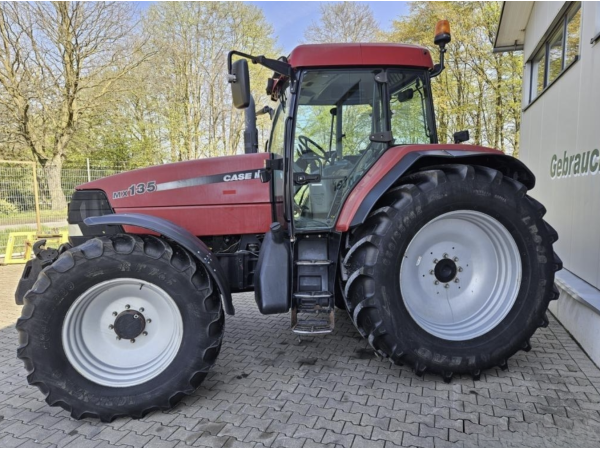 Трактор Case IH MX135 (2002)